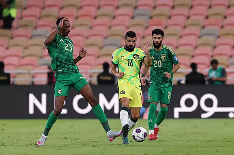 السعودية تتأهل لملحق كأس العالم 2026 بعد هزيمة منتخب الأخضر على ملعبه أمام أستراليا