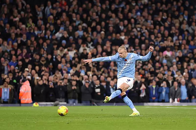 مامارداشفيلي يتصدى لركلة جزاء من هالاند