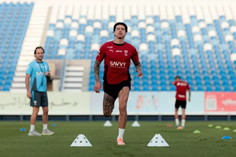 نونيز ينتظم في تدريبات الهلال السعودي الجماعية